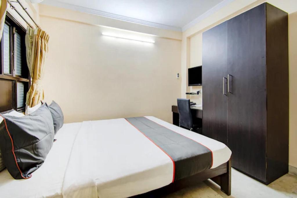 Hotel Dover By Bookmerihotel